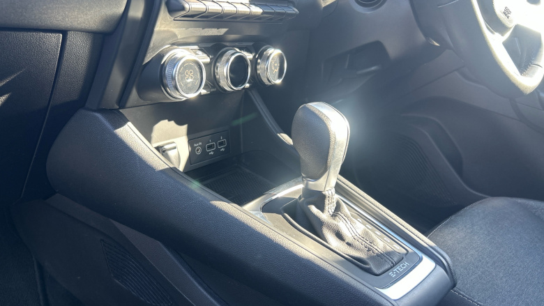 Renault Captur 1.6 E-TECH Hybrid 145 Iconic Edition 5dr Auto Hybrid Hatchback